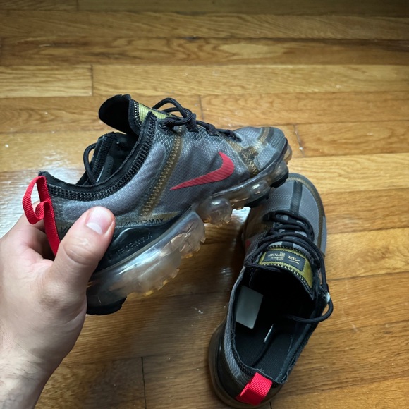 Womens Nike Air VaporMax 2019 Black Gold Red - Picture 7 of 9